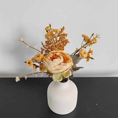 Dekorative getrocknete Blumenstängelanordnung