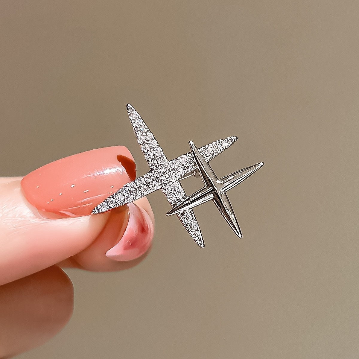 Glamouröse Brosche mit Funkelndem Strass Brehn