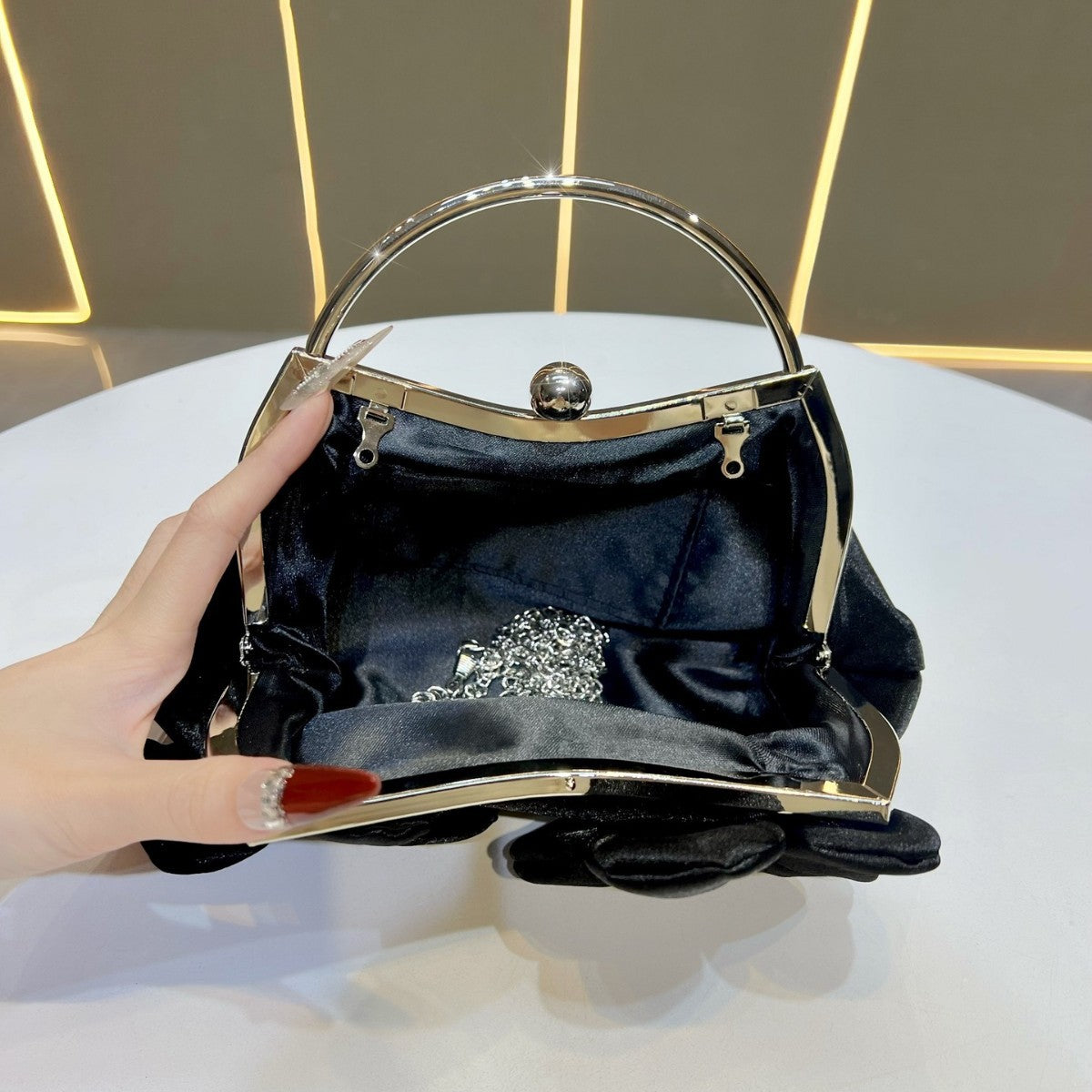 Florale Akzent Clutch