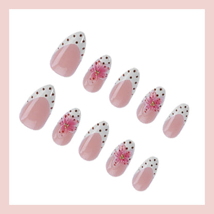 Kunstnagelset mit blumigen Akzenten Brehn