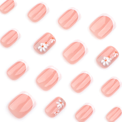Kunstvolle Nagelkunst mit elegantem Blüten-Design Brehn