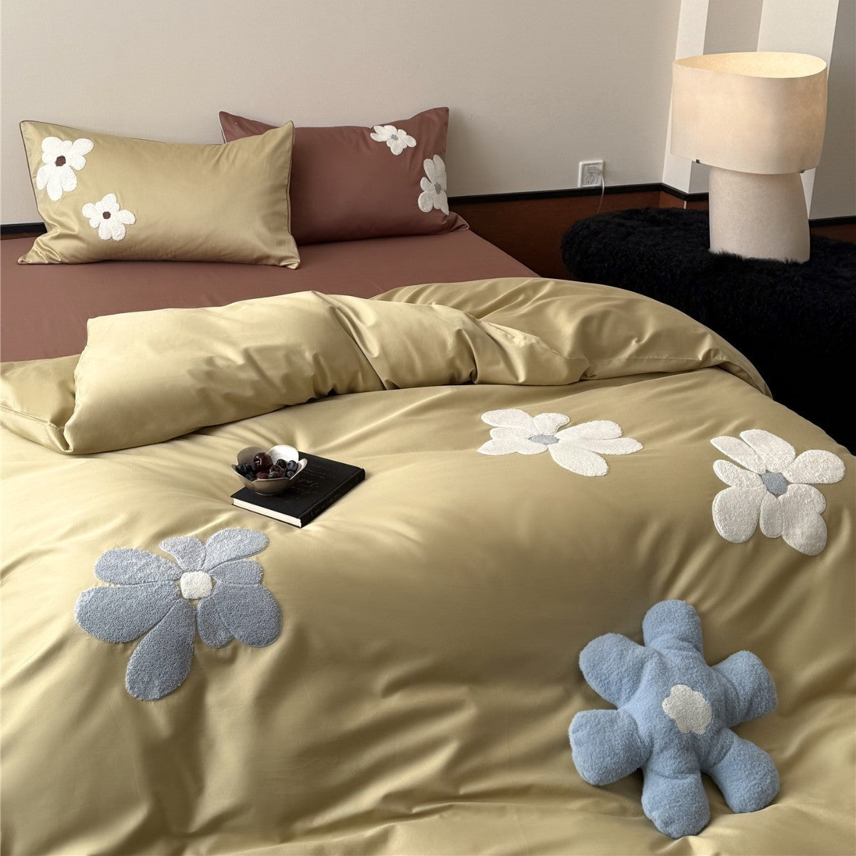 Floral Appliqué Satin-Feel Bettbezug Set mit Chenille Blumenakzenten