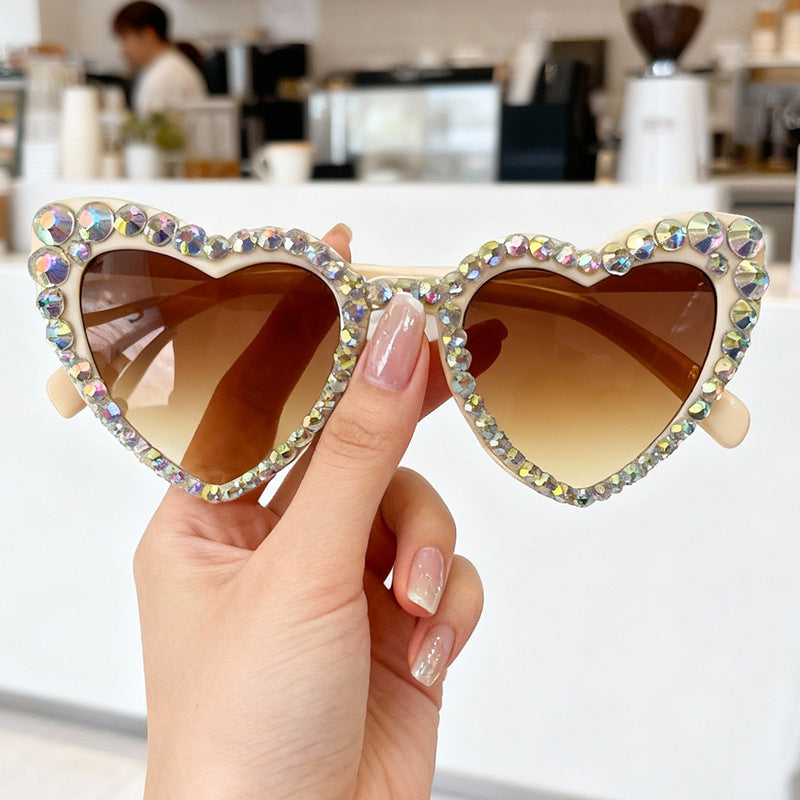 Rhinestone Herzförmige Sonnenbrille Brehn