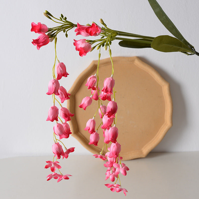 Schöne hängende Blumendekoration