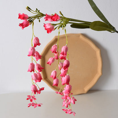 Schöne hängende Blumendekoration