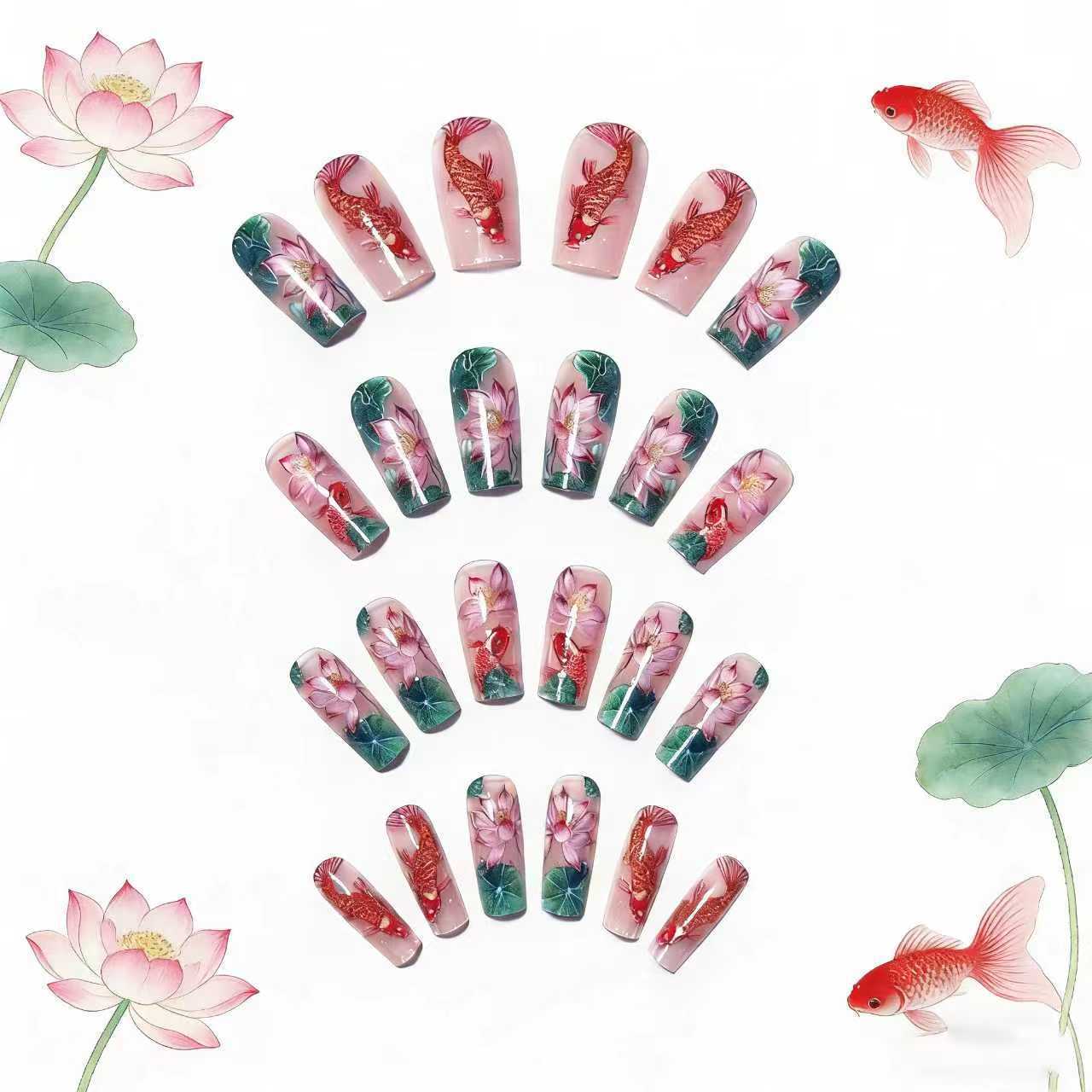 Kunstnägel mit Floralen Lotusselementen und Koi-Muster Brehn