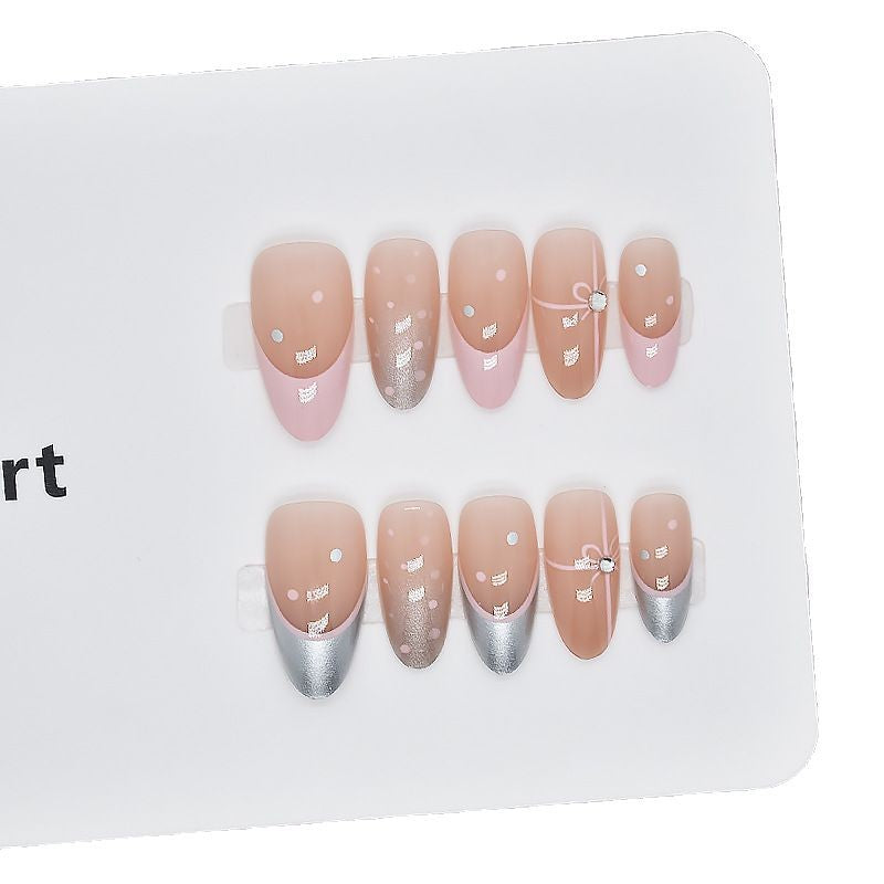 Dekorativer glänzender Press-On-Nagel-Set Brehn