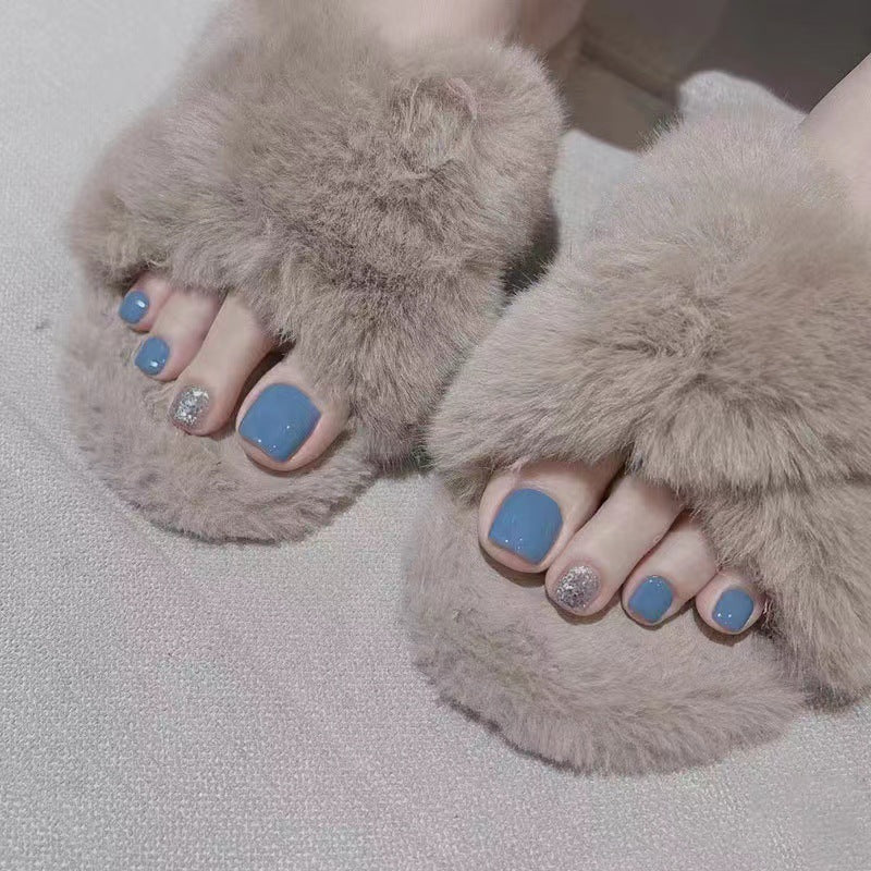Kunstvolle Fußnägel mit Glitzer- und Metallic-Akzenten Brehn