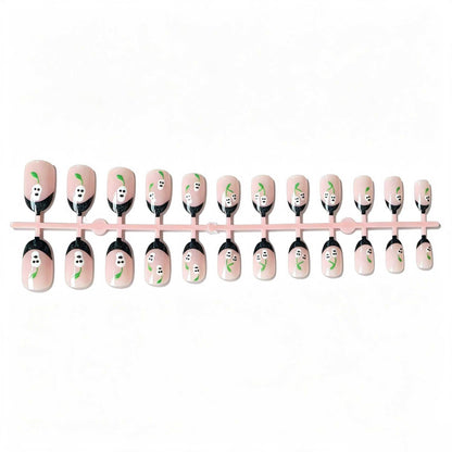 Künstlerisches Schädel-Thema Nagelkunst