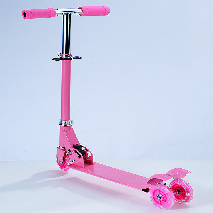 Zusammenklappbarer Kickroller mit breiter Plattform Brehn