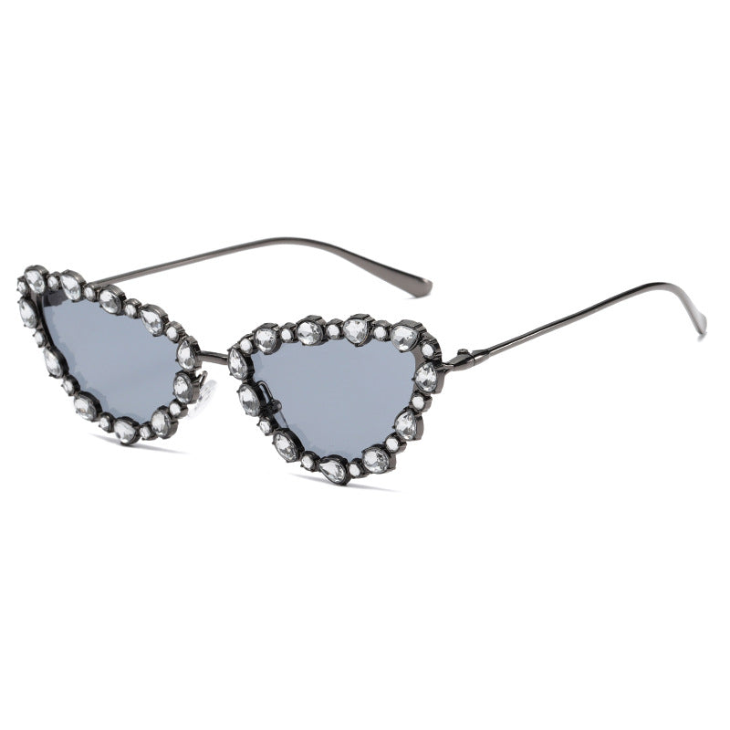 Damen Herzförmige Designer-Sonnenbrille mit glamourösem Kristallrahmen Brehn