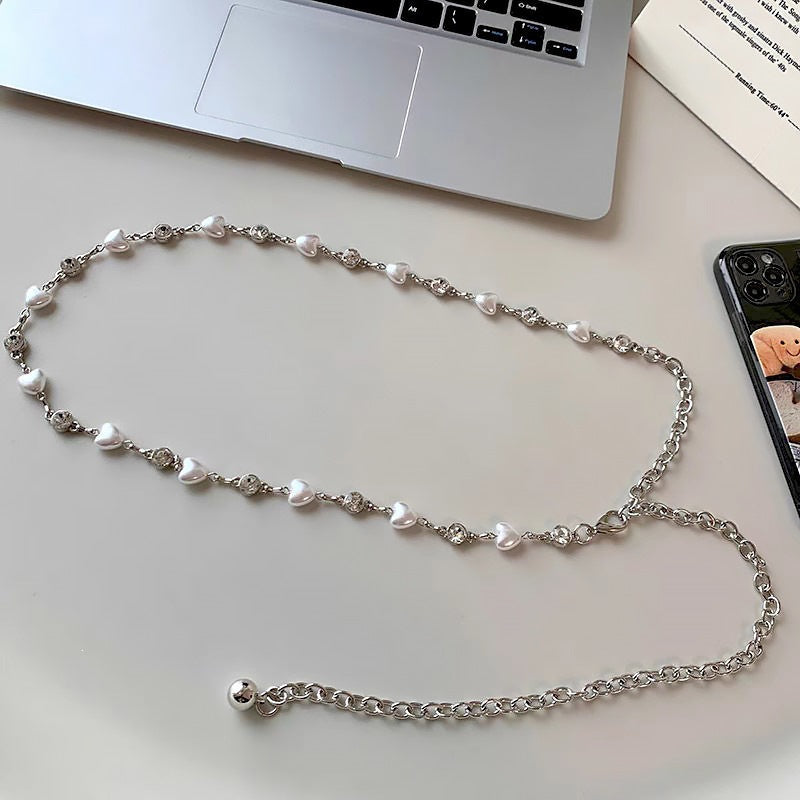 Elegante Kette mit Perlen und Herzanhängern Brehn