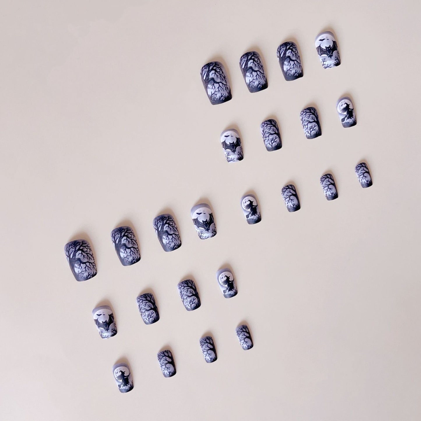 Kunstnagelset mit gruseligem Halloween-Motiv und aufwendigen 3D-Verzierungen Brehn