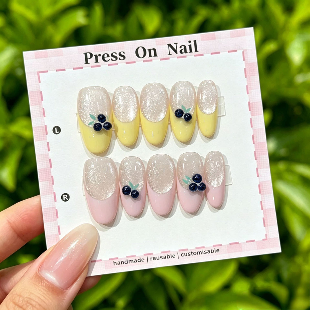 Künstlerisches Press-On Nägel Set mit tropischen und floralen Akzenten