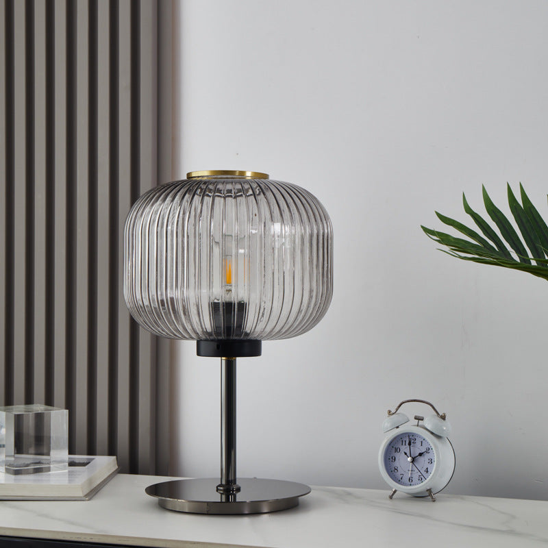 Moderne gerippte Tischlampe