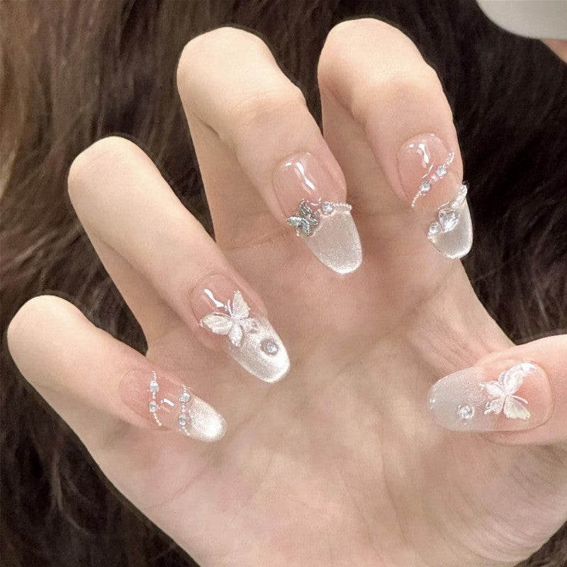 Kunstnagelset mit edlen Spitzen und Kristallakzenten Brehn