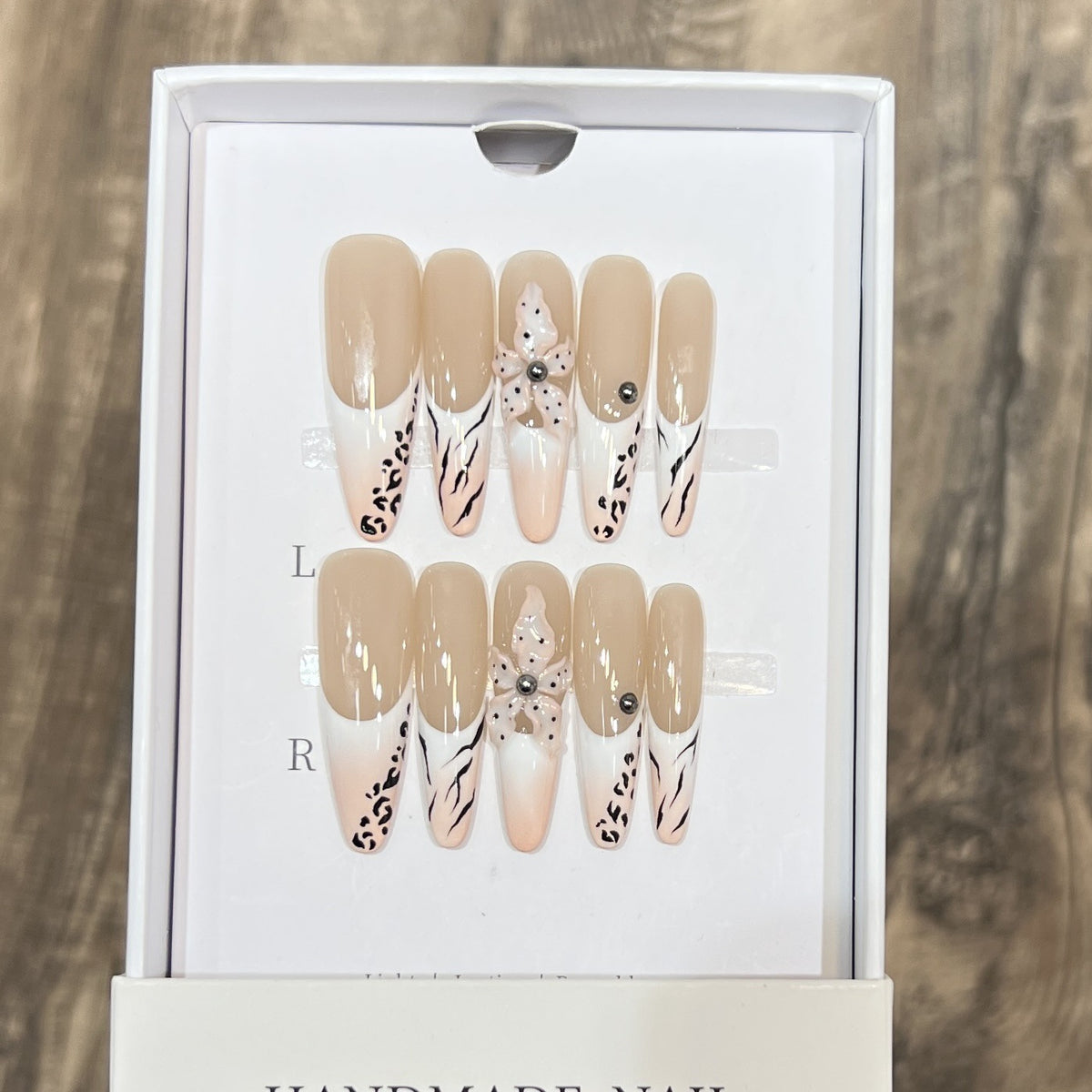 Künstlerisches Stiletto-Nagelkunst-Set mit eleganten Dekorationselementen Brehn