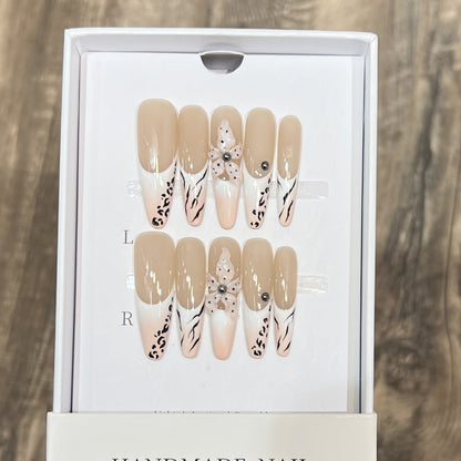 Künstlerisches Stiletto-Nagelkunst-Set mit eleganten Dekorationselementen Brehn