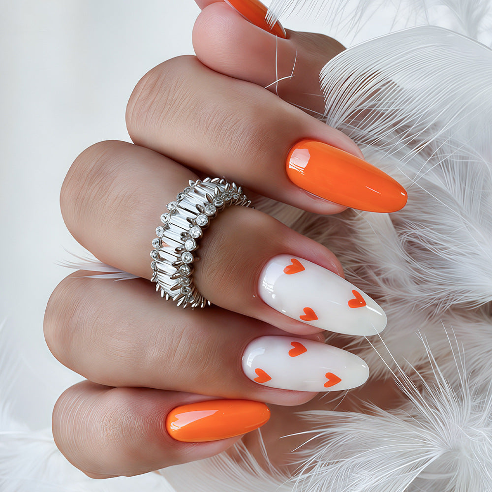 Stylische Herz- verzierte Press-On Nail Art Brehn