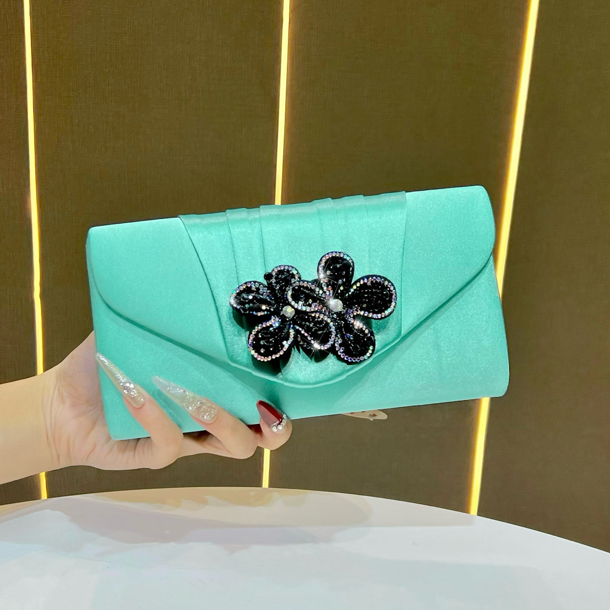 Elegante florale verzierte Clutch