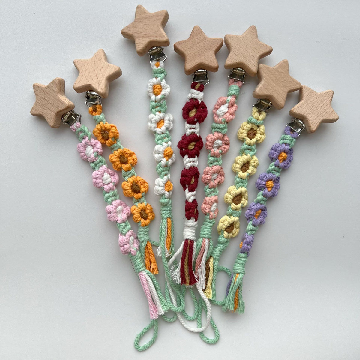 Makramee Kinderwagen- und Schnuller-Lanyard mit Holzstern-Clip