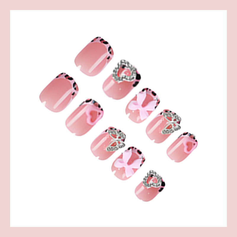 Künstliche Nagelart mit Verzierungen Brehn