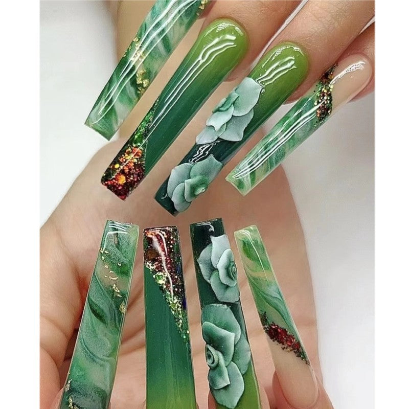 Kreative Kunstnägel im botanischen Stil Brehn