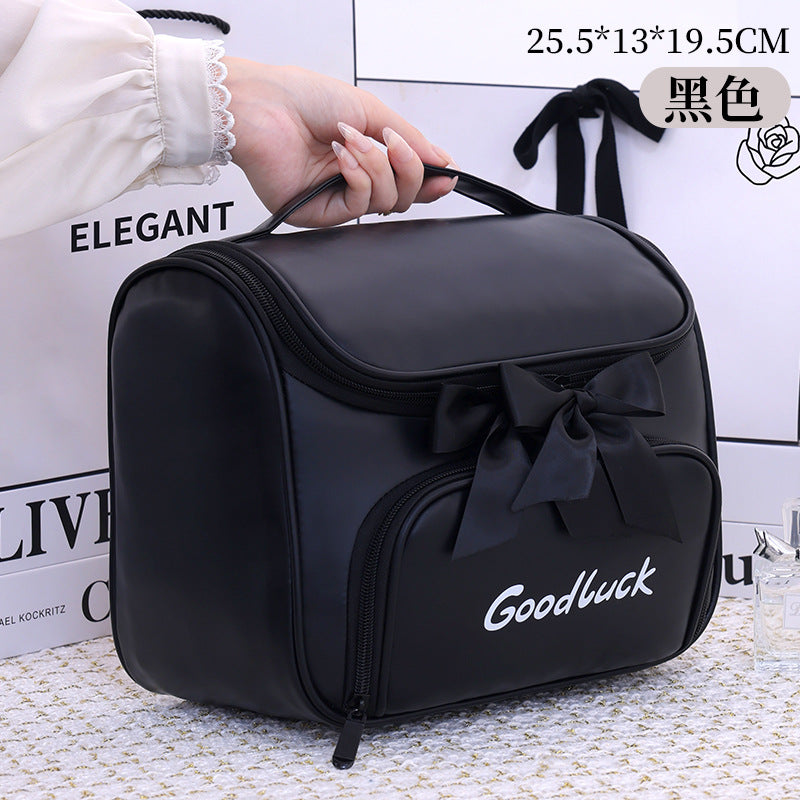 Kosmetik- Und Toilettentasche Mit Elegantem Schleifenakzent Brehn