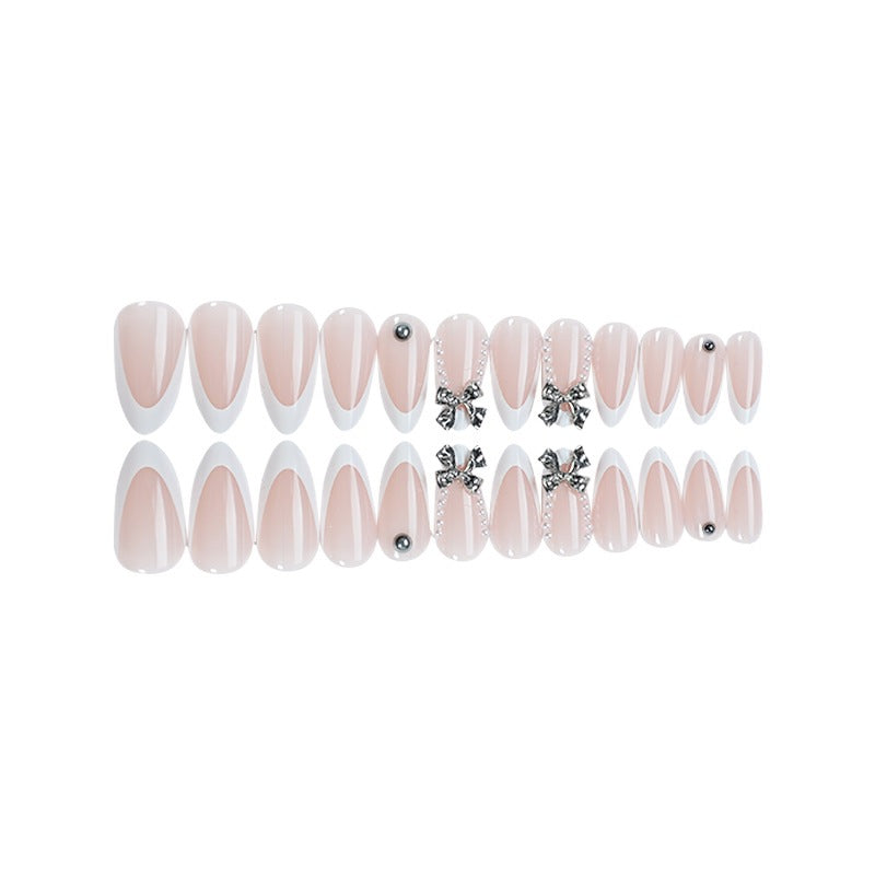 Kunstnagelset mit eleganten Schmuckverzierungen Brehn