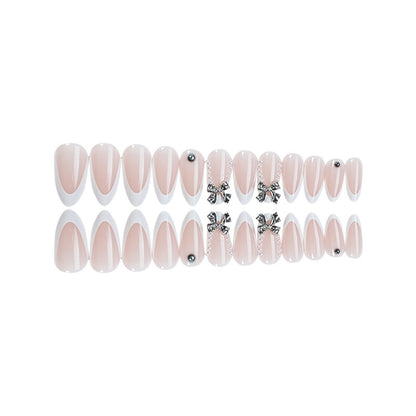 Kunstnagelset mit eleganten Schmuckverzierungen Brehn