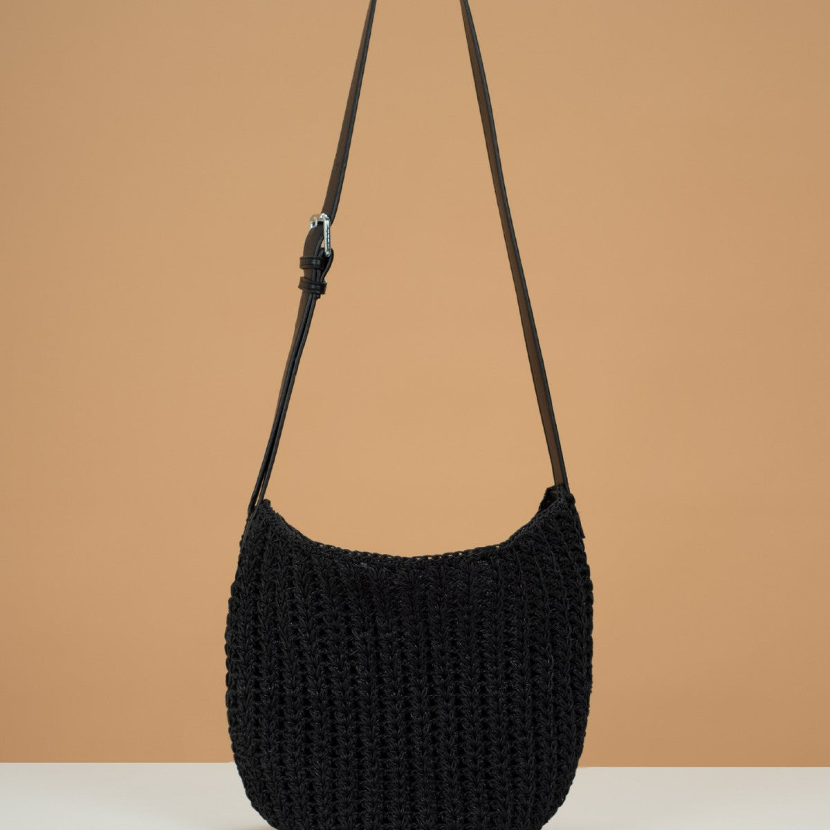 Handtasche Aus Gehäkeltem Material Brehn