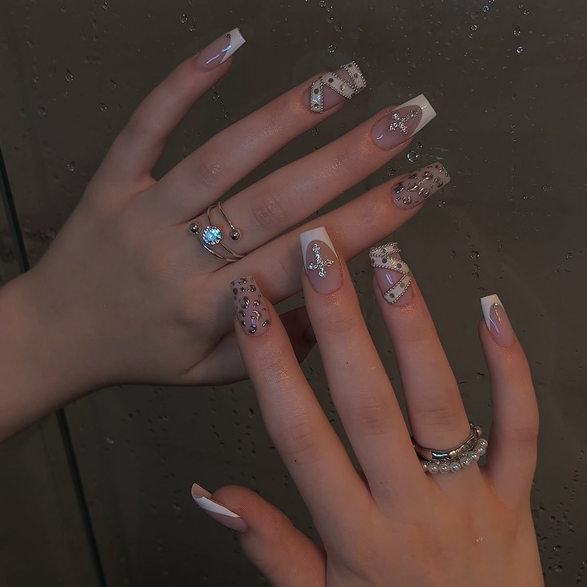 Elegante Nagelkunst mit Glitzer-Design Brehn