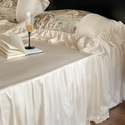 Luxuriöses Satin-Bettwäscheset mit Toile‑Motiv, Volant und Spitzenbesatz