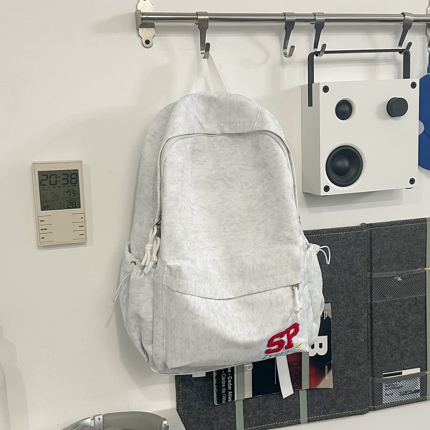 Stylischer Plüschstoff-Rucksack