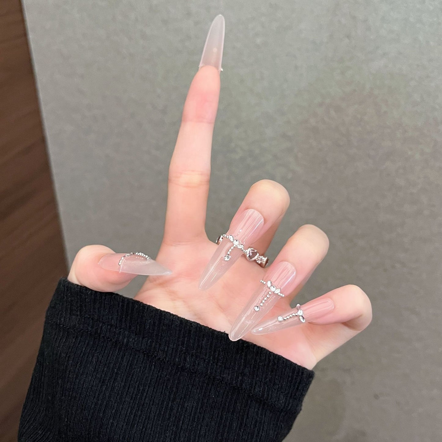 Elegante mit Strass akzentuierte Press-On Nägel Brehn