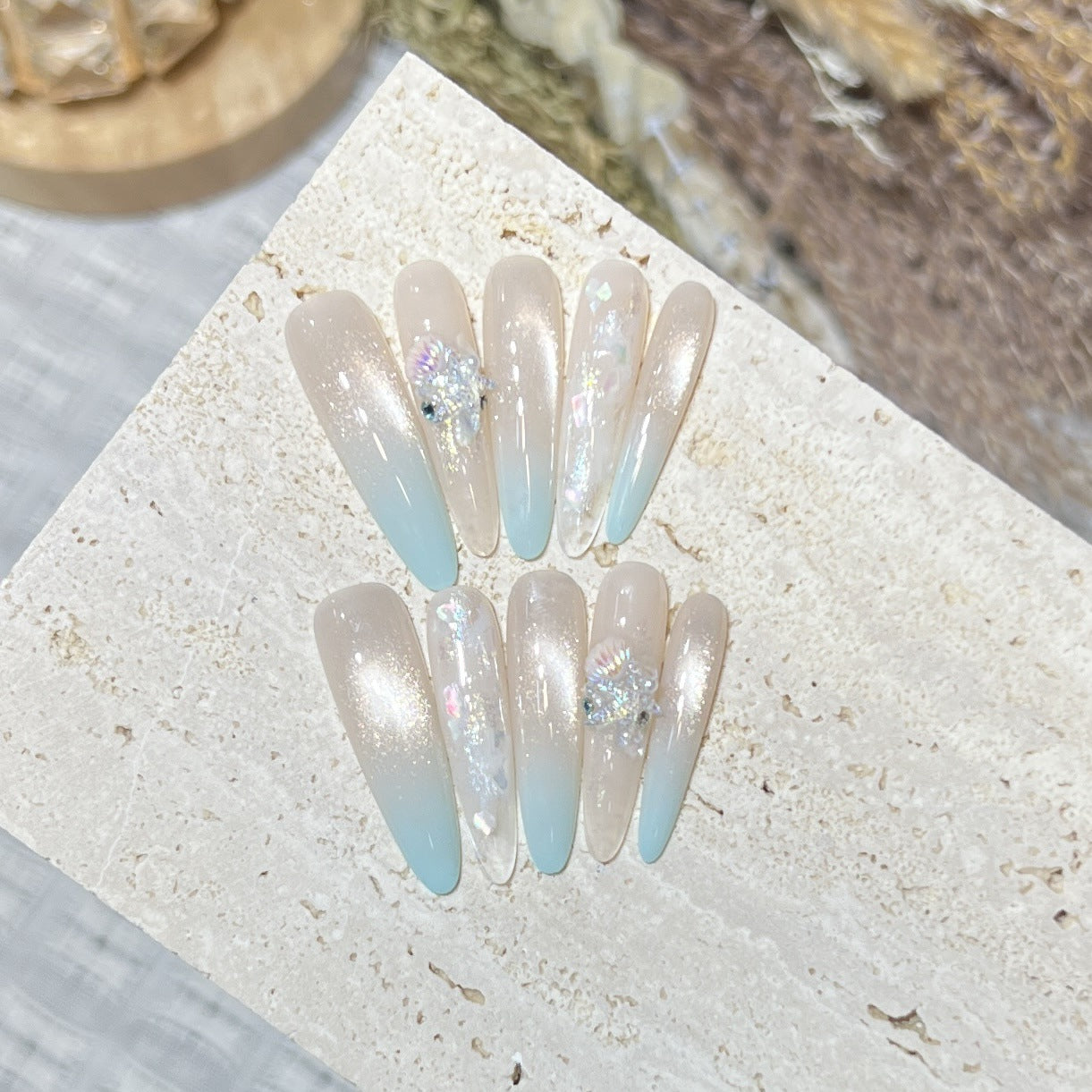 Elegantes Stiletto Press-On Nagelset mit Glitter-Finish Brehn