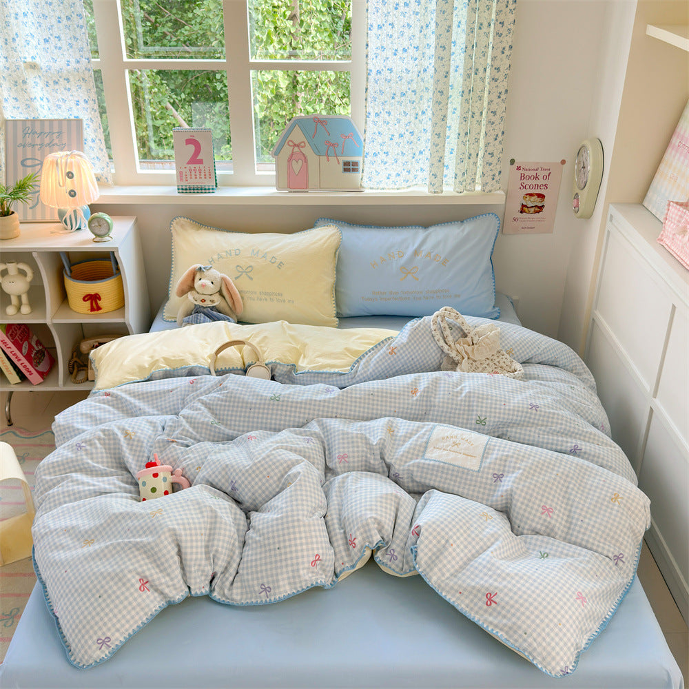 Gefüllte Steppdecke mit Karomuster, Wendbares Bett-Set und Bestickten Kissen