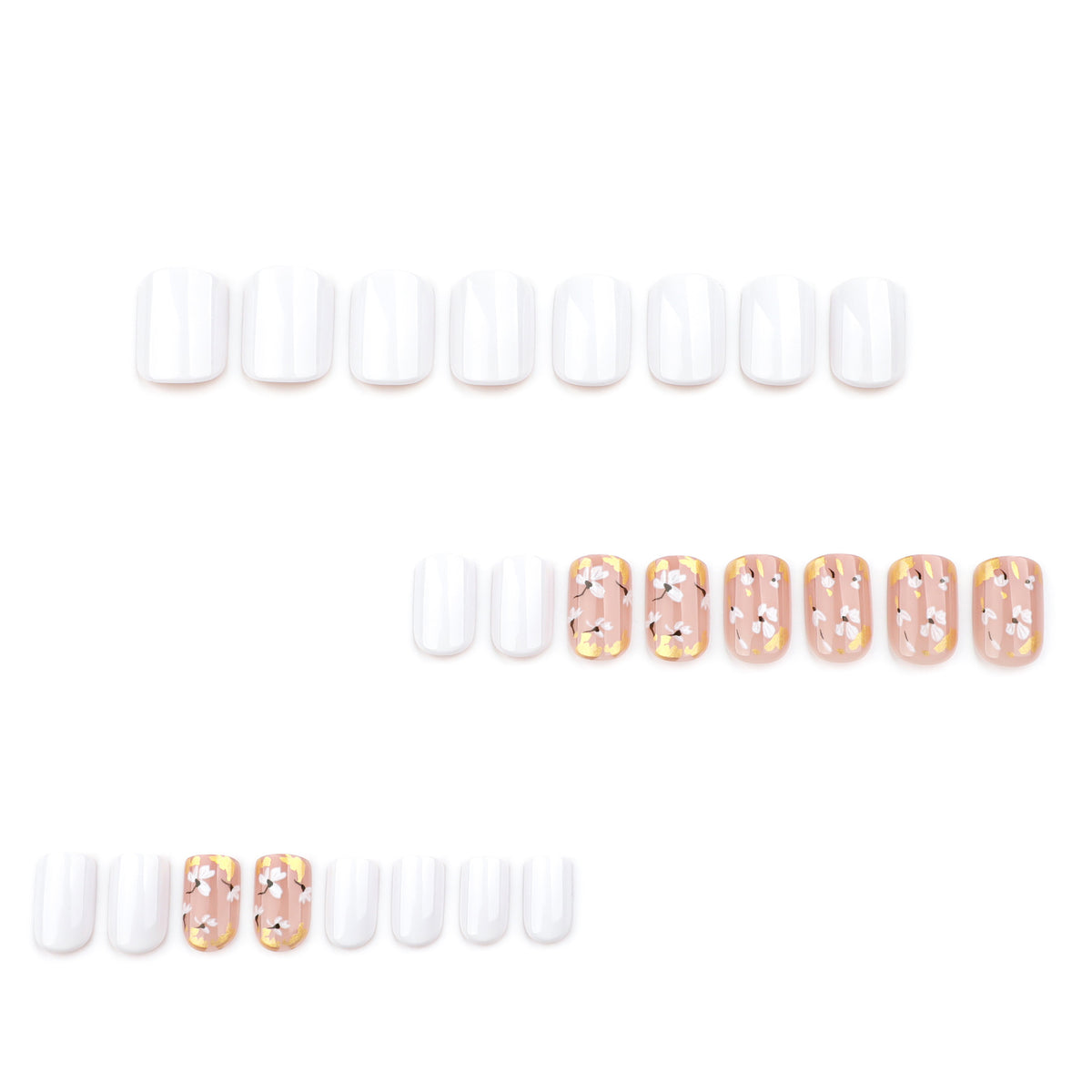 Künstliche Nagelkunst mit zarten Blüten und Glitzerakzenten Brehn