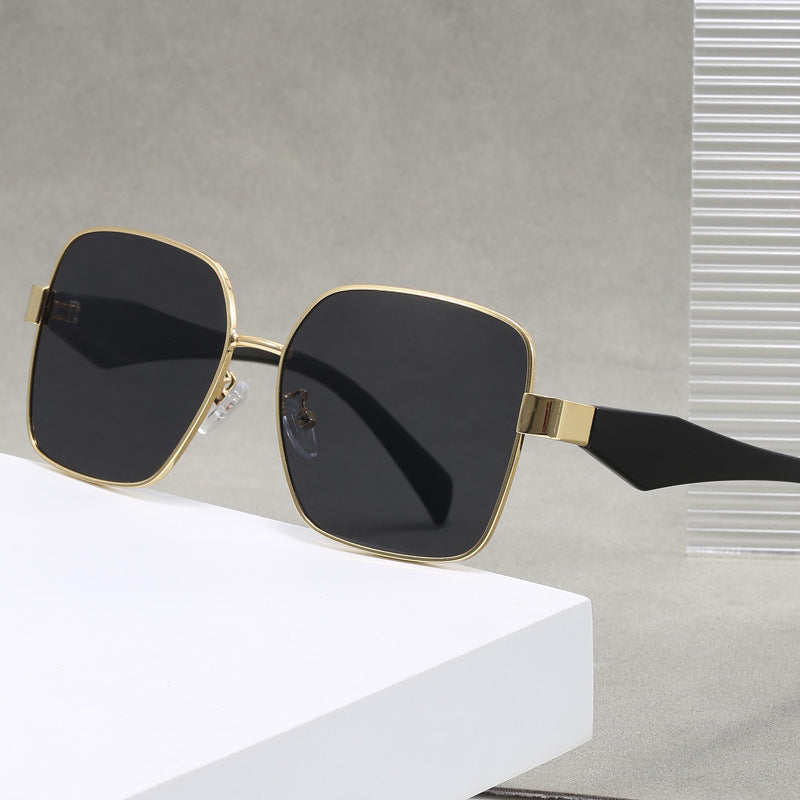 Damen stilvolle quadratische Sonnenbrille mit geschwungenem Rahmen Brehn