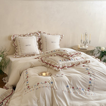 Boho-inspiriertes Bettwäsche-Set aus Bio-Baumwolle mit Volant und Blumenstickerei