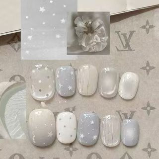Elegantes Press-On-Nagelkunst-Set mit Schleife und Punkten Brehn