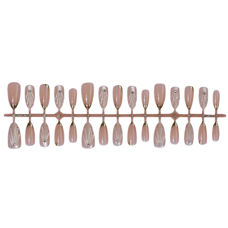 Elegantes Press-On-Nagel-Set mit dekorativen metallischen Spitzen Brehn