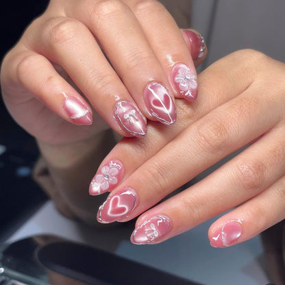 Dekoratives Press-On Nagelkunstset mit einzigartigen Herz- und Blumendesigns Brehn