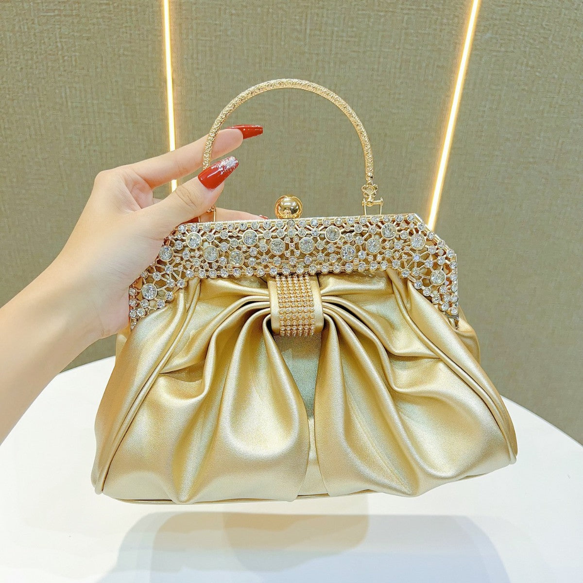 Luxuriöse Satin-Abendhandtasche