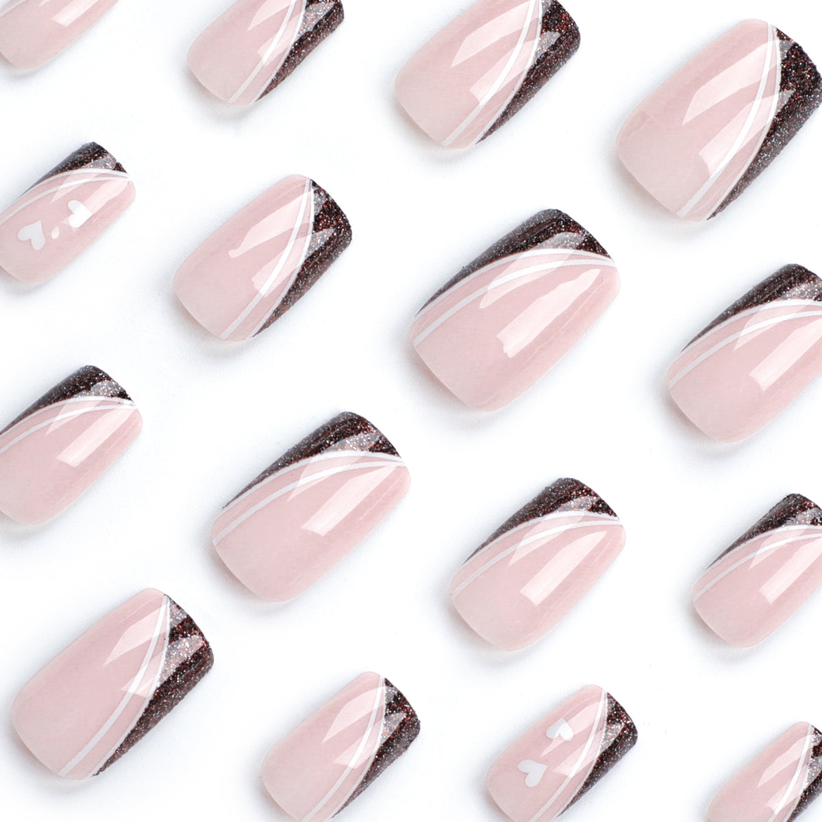 Kunstvolle Nagelkunst mit elegantem Glitter und Herzdesign Brehn