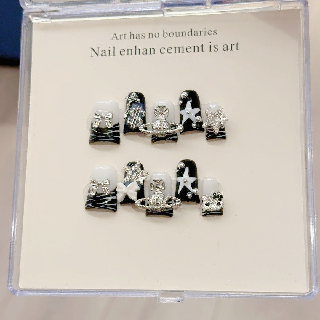 Dekorativer mit Strass besetzter Nail Art Set