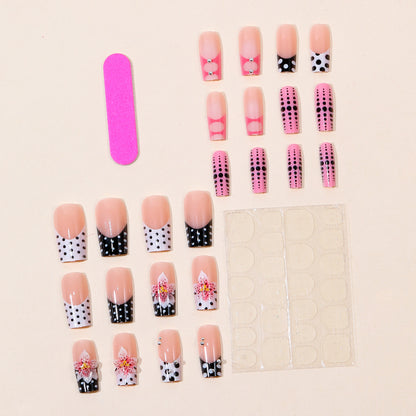 Künstlerische florale Nagelkunst Brehn