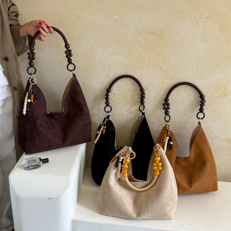 Stylische Hobo-Handtasche mit Perlenriemen