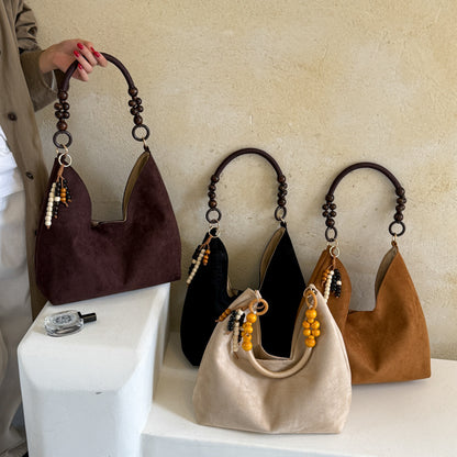 Stylische Hobo-Handtasche mit Perlenriemen