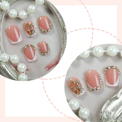 Kunstnagelset mit elegantem Blüten-Design und Glitzerakzenten Brehn